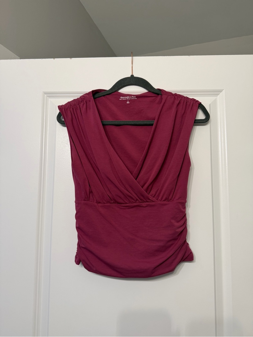 Abercrombie Women’s Sleeveless V-Neck Top in Berry/Pink